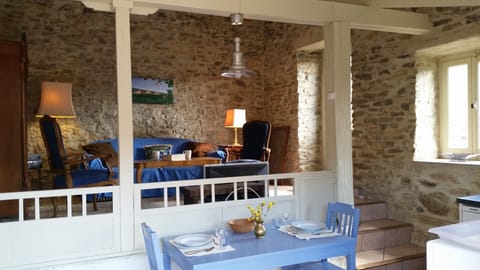 Bergerie lounge and dining area