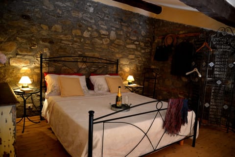 Honey moon cottage Dependance - romantic mezzanine bedroom