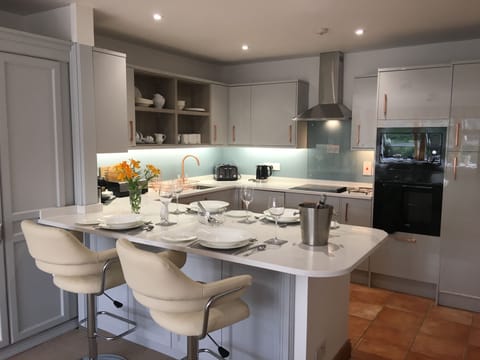 New fully equipped kitchen, seating 4 around the quartz island