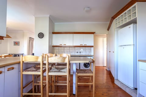 Kitchen breakfast area