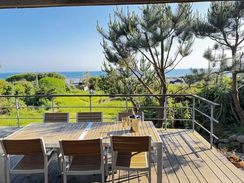 Outdoor dining on deck.