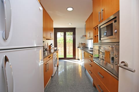 Modern and Fully Equipped Kitchen