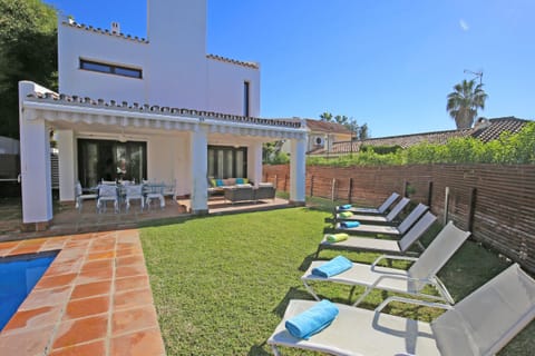 Spectacular Private Garden with Swimming Pool and Terrace