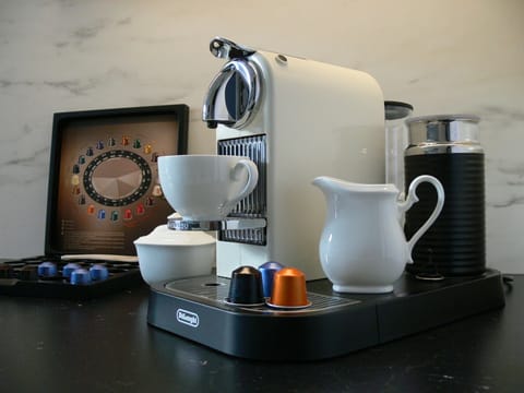 Nespresso machine with frother and starter set