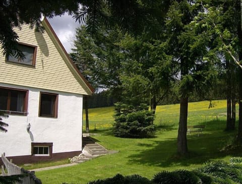 The garden in the front oft he vacation house.