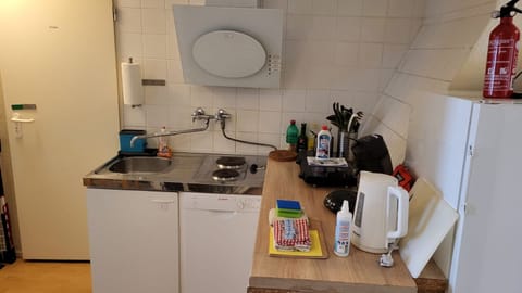 Kitchenette. Dishes cleaner, microwave, coffe machine Senseo