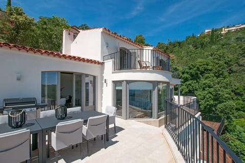 Terrace of the swimmingpool area, outside table for 10 guests