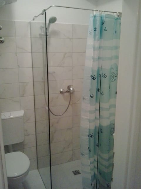 bathroom no.1