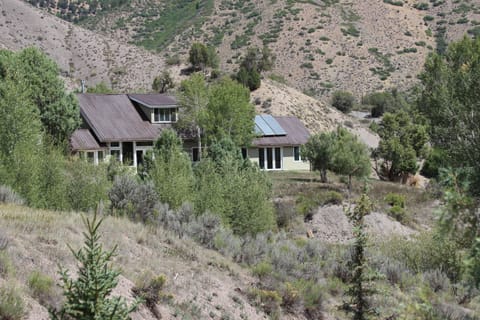 The Shore House - private and sunny yet close to world-class amenities