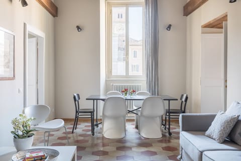 living room with panoramic view towards S. Maria in Trastevere