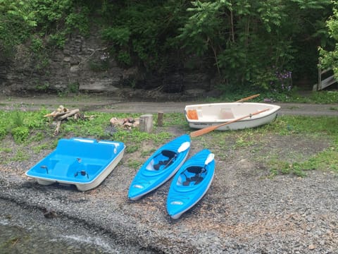 Owners share 2 kayaks,peddle boat & row boat w/guests at 2 rental properties