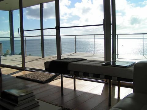 Stunning 180 Degree Views across Backstairs Passage to Kingscote