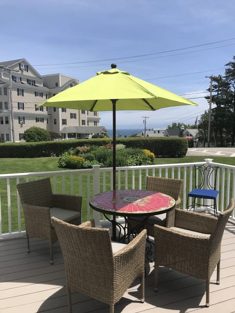 Great Deck for Breakfast and Dining!