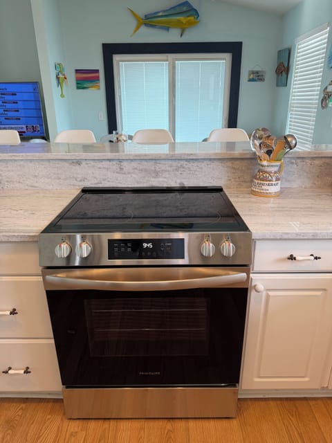 New range in Kitchen 1/26