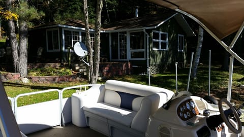 CABIN 10 FEET FROM LAKE WITH PONTOON AT THE DOCK