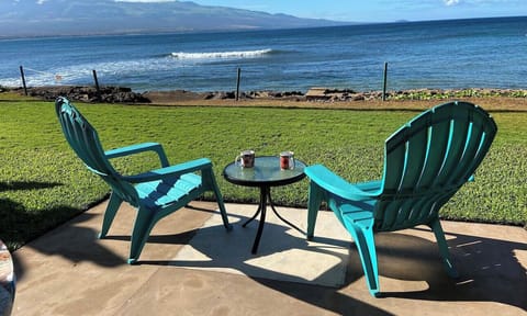 ABSOLUTE, DIRECT OCEAN FRONT UNIT. Amazing views from our lanai. 