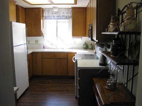 Full size appliances and fully equipped