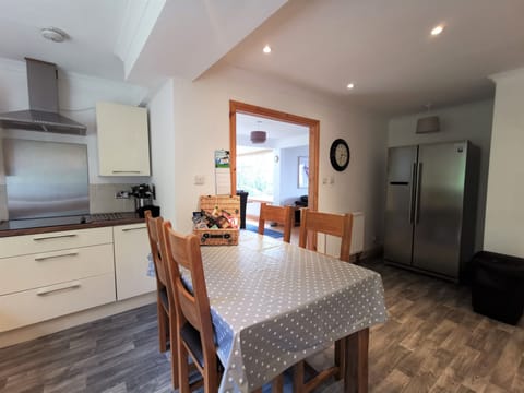 Hob, large fridge/freezer and extra dining table.