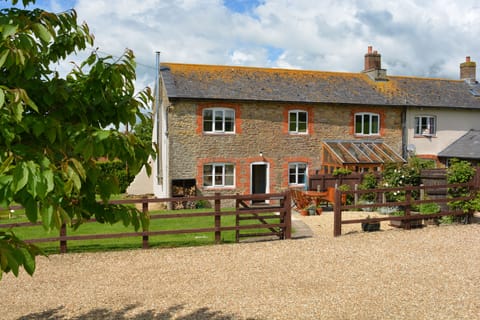 Welcome to Bluebell Cottage - sleeps 5