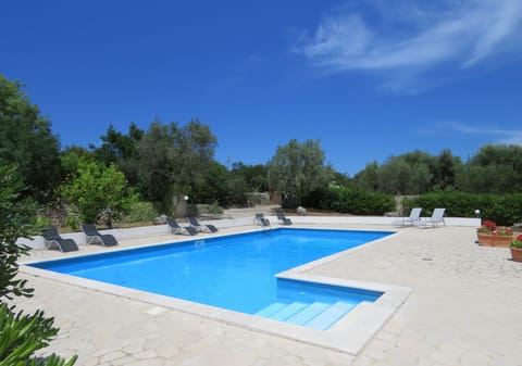 Child friendly - steps leading into shallow end of pool