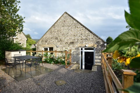 Showing the Annex entrance.