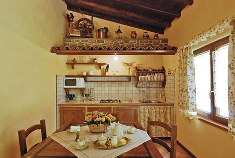 kitchen/ dining area