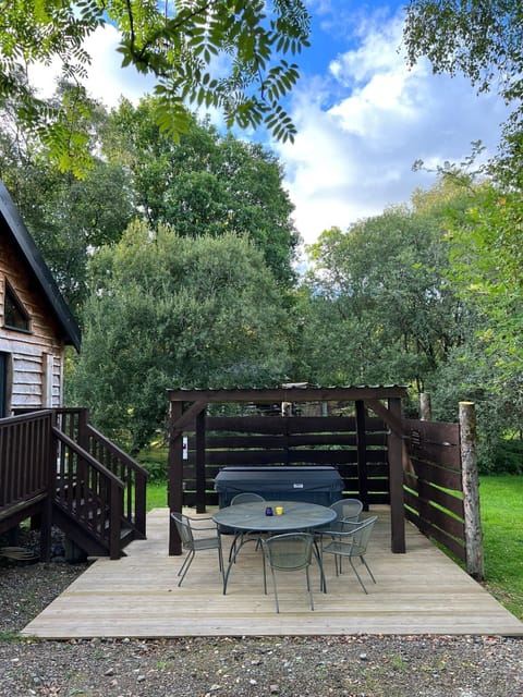 Hot tub and outside dining area