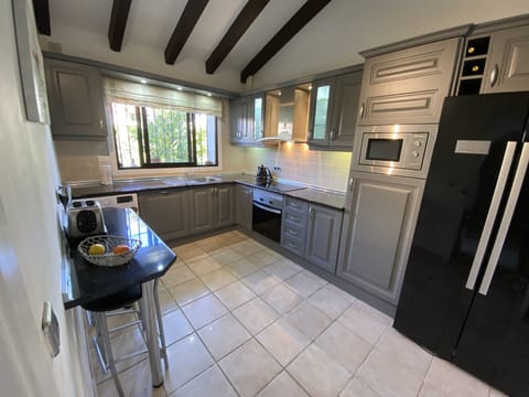  kitchen fully  upgraded