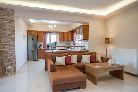 Another aspect of the living room area!