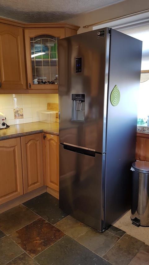 Large family fridge/freezer
