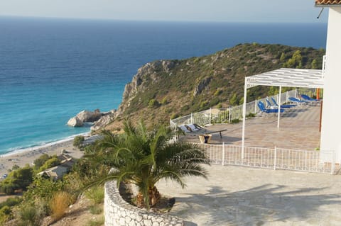 Villa Margaux. Right on Kathisma beach. 