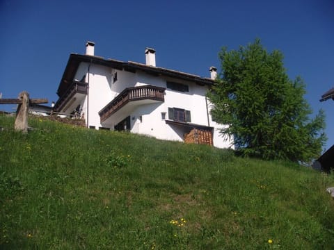 View of the house from the parking lot
