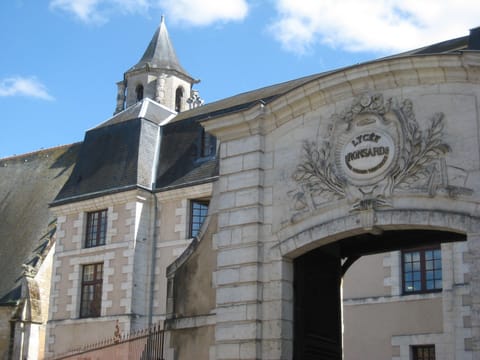In front of the old 'collège des Oratoriens'