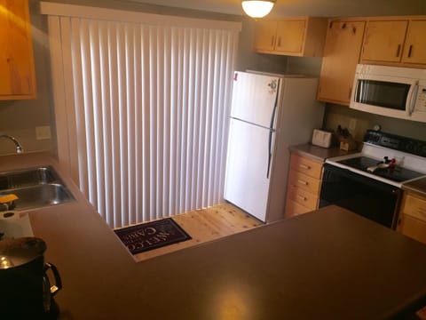 Fully stocked kitchen! 