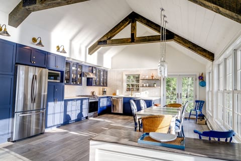 Large eat in kitchen