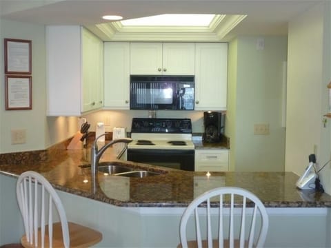 Fully equipped kitchen - Newly Remodeled