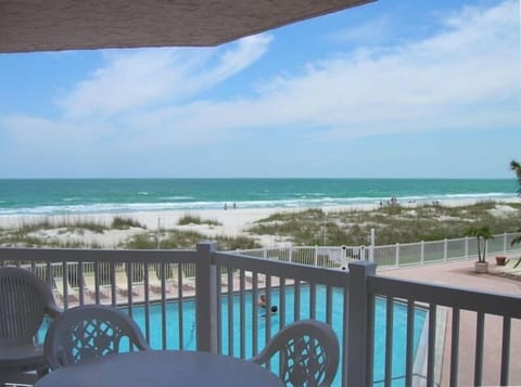 Balacony view for beautiful sunsets!