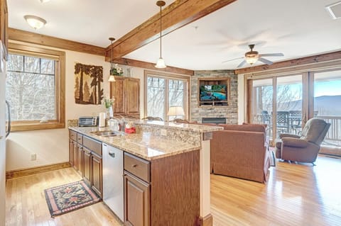 Open Floor Plan--- Kitchen/Dining/Living Rooms