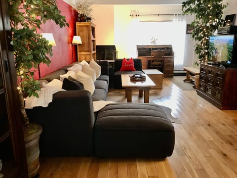 Living Room in Day Light
E Facing