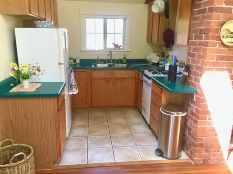 Fully stocked kitchen - if there is something you need, just ask!