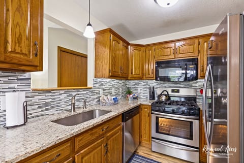 Fully stocked kitchen with all your cooking and eating utensils provided