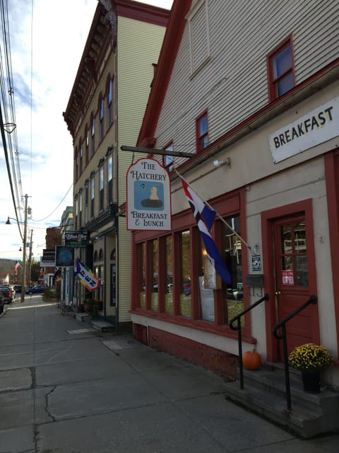 Downtown shopping and dining just around the block.