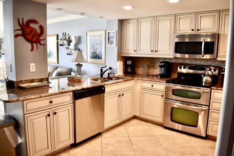 Beautiful Huge Kitchen