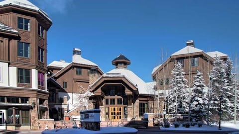 Hyatt Mountain Lodge Entrance