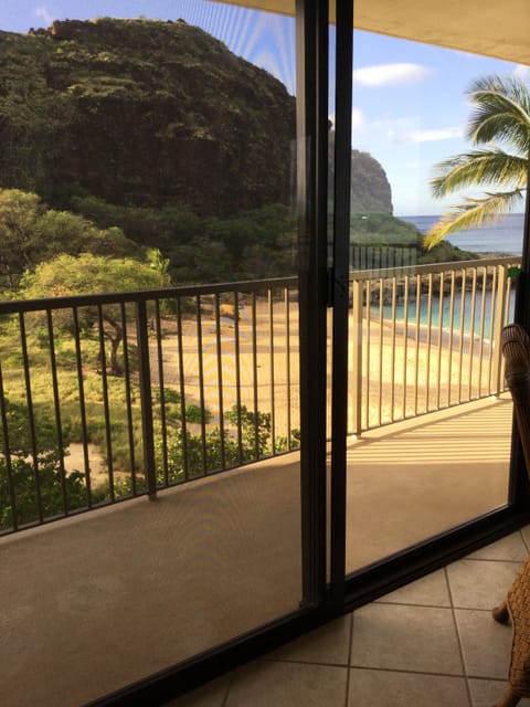 Sliding door out to lanai