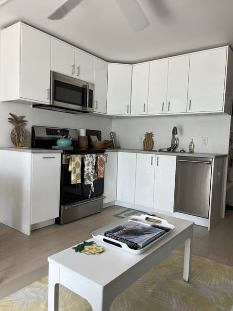 New high-end cabinets. Nutri-bullet, 
juicer, coffee maker, toaster