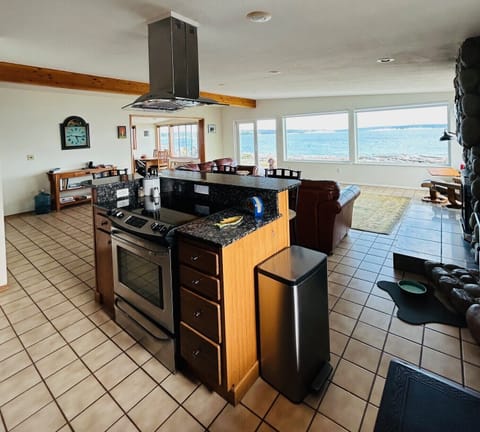 View from kitchen through great room out to ocean.