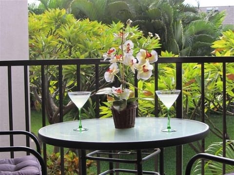 Cocktail hour on the Lanai.