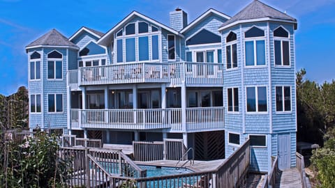 East View Overlooking Oceanfront Pool and Ocean