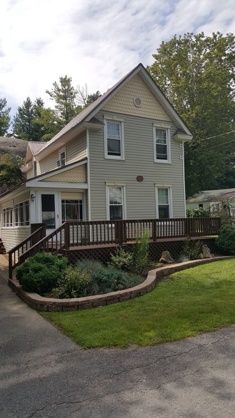 front facing Edgewood Road 